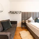 Appartement 3-floor Oasis In The Heart Of Koblenz, Sleeps 16 Coblence