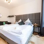 Appartement 3-floor Oasis In The Heart Of Koblenz, Sleeps 16 Coblence