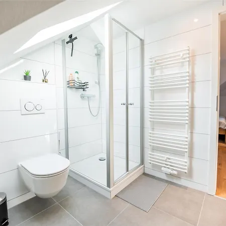 Appartement 3-floor Oasis In The Heart Of Koblenz, Sleeps 16