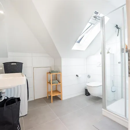 Appartement 3-floor Oasis In The Heart Of Koblenz, Sleeps 16