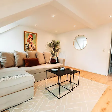 Appartement 3-floor Oasis In The Heart Of Koblenz, Sleeps 16 *