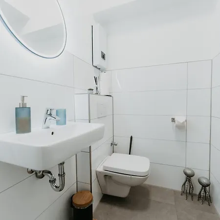 3-floor Oasis In The Heart Of Koblenz, Sleeps 16 Κόμπλεντς