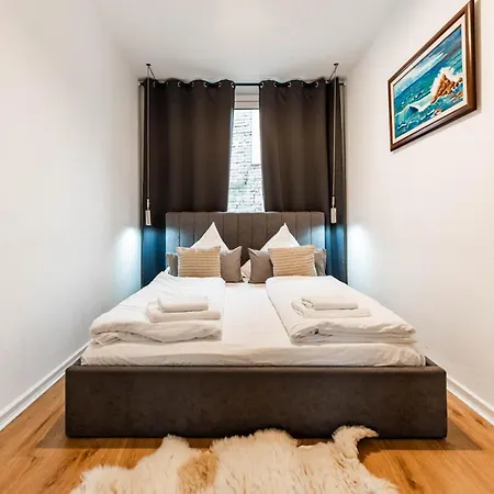 3-floor Oasis In The Heart Of Koblenz, Sleeps 16 * Κόμπλεντς