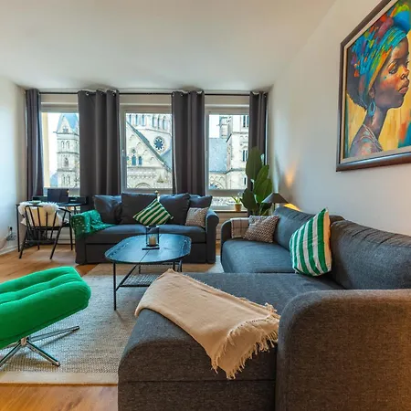 Appartement 3-floor Oasis In The Heart Of Koblenz, Sleeps 16