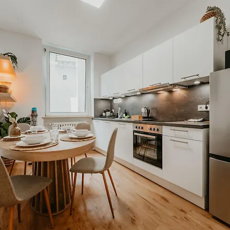 3-floor Oasis In The Heart Of Koblenz, Sleeps 16 Appartement