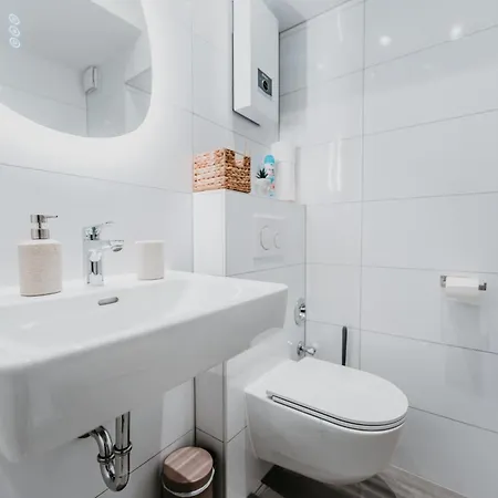 Διαμέρισμα 3-floor Oasis In The Heart Of Koblenz, Sleeps 16 Κόμπλεντς