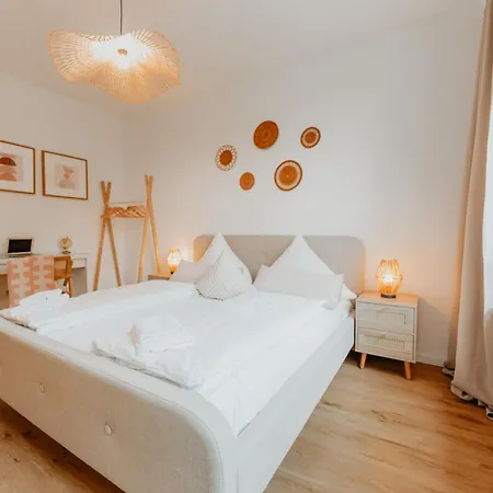 3-floor Oasis In The Heart Of Koblenz, Sleeps 16 Apartment *