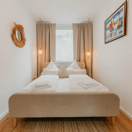 3-floor Oasis In The Heart Of Koblenz, Sleeps 16 Appartement