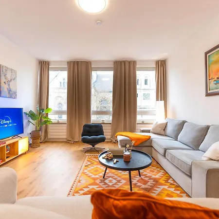 Appartement 3-floor Oasis In The Heart Of Koblenz, Sleeps 16 *