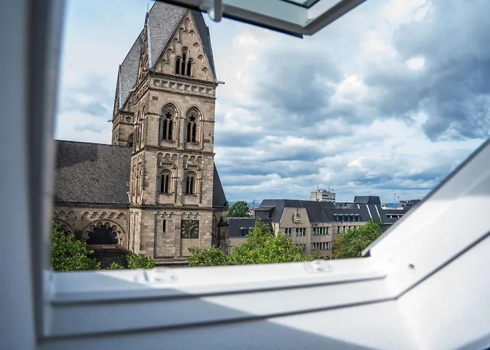 Appartement 3-floor Oasis In The Heart Of Koblenz, Sleeps 16