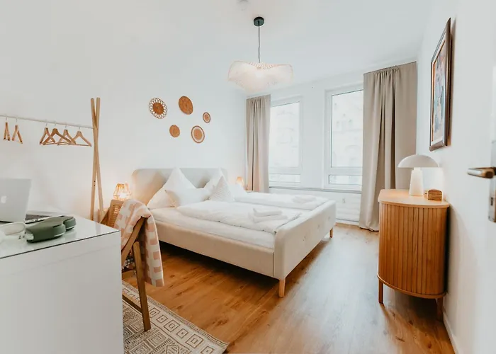 Appartement 3-floor Oasis In The Heart Of Koblenz, Sleeps 16 Coblence